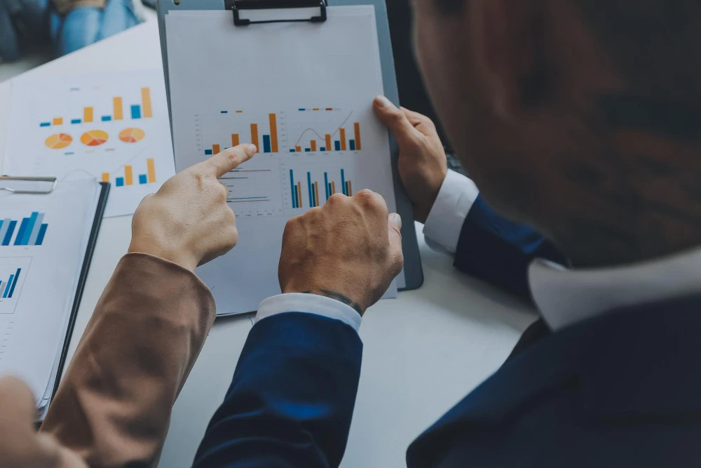 Vysvětlení pojmu „short“: Jak vydělávat na poklesu trhu